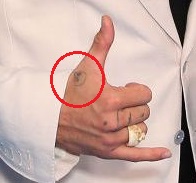Jason Mamoa tatuaggio mano destra