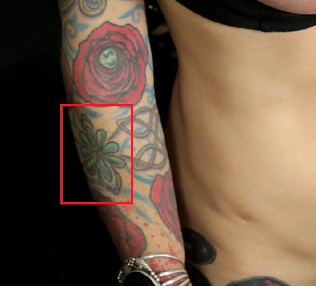 Braccio destro di Jenevieve Hexxx