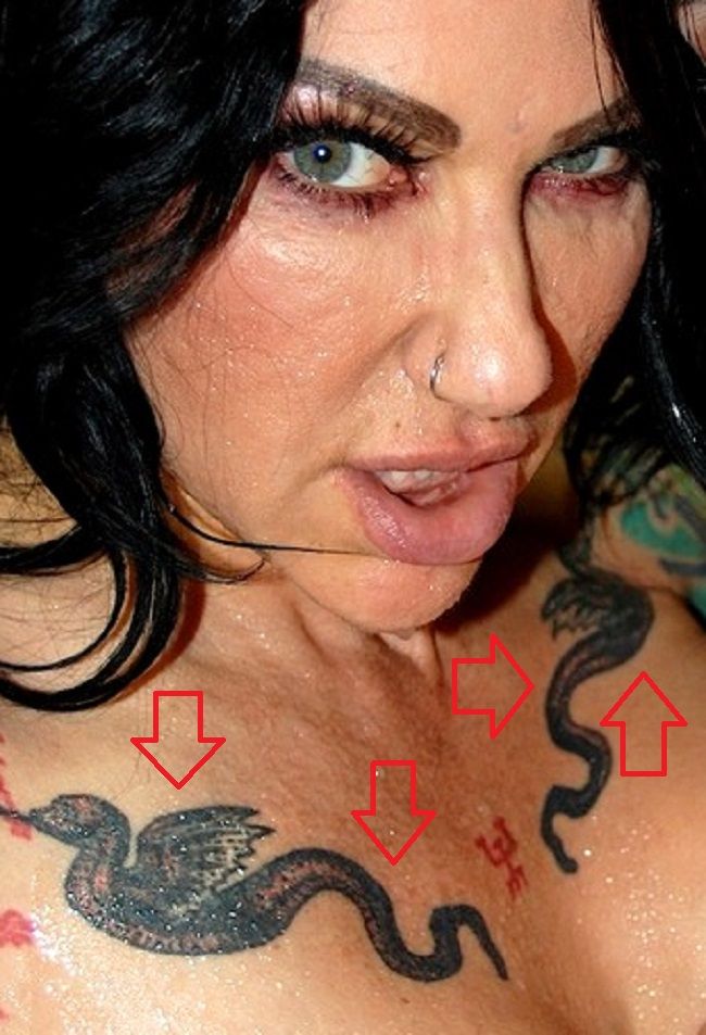 Jenevieve Hexxx-Tattoo sul petto