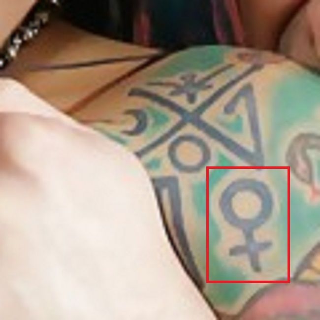 Spalla di Jenevieve Hexxx