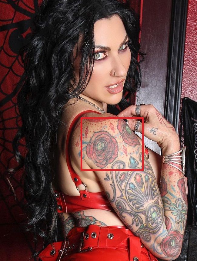 Jenevieve Hexxx-Tatuaggio sulla spalla