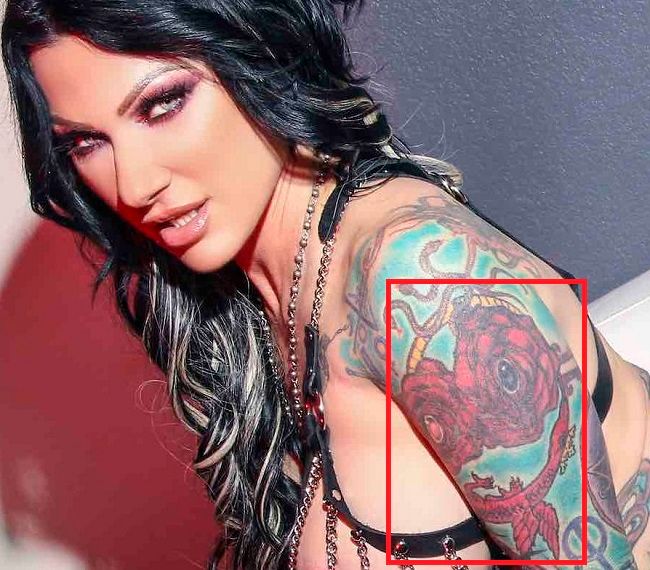 jenevieve hexxx tatuaggio braccio sinistro
