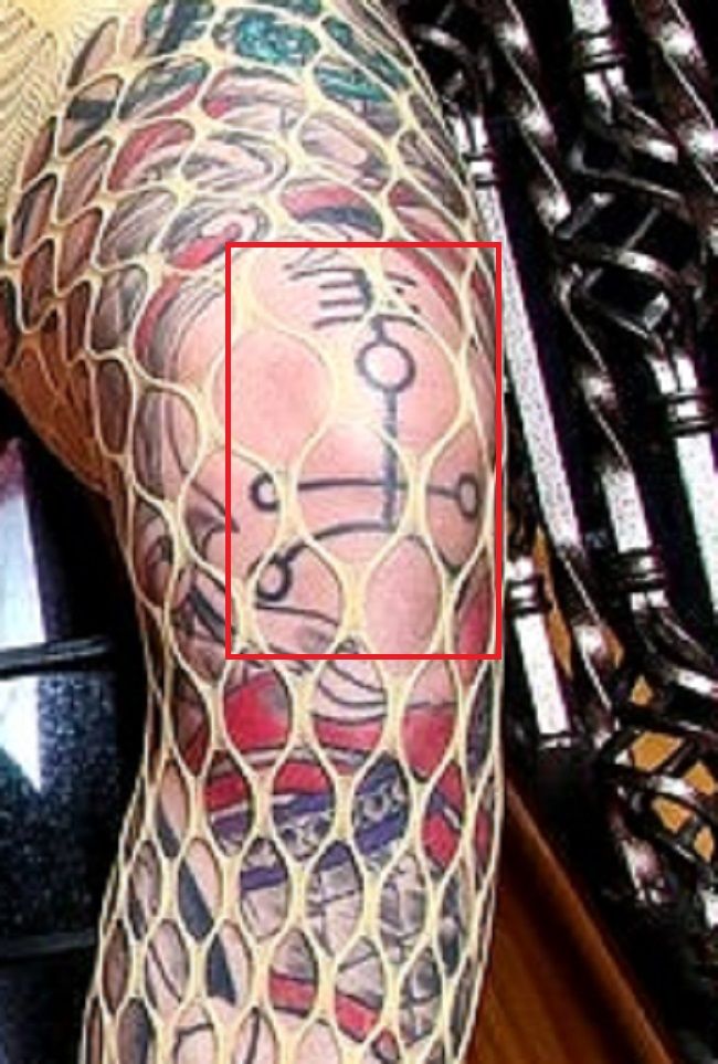 Ginocchio sinistro Jenevieve Hexxx