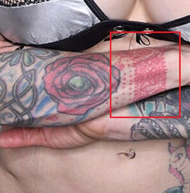 Jenevieve Hexxx-Tatuaggio polso destro