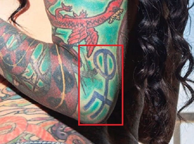 Jenevieve Hexxx-braccio-tatuaggio-braccio sinistro
