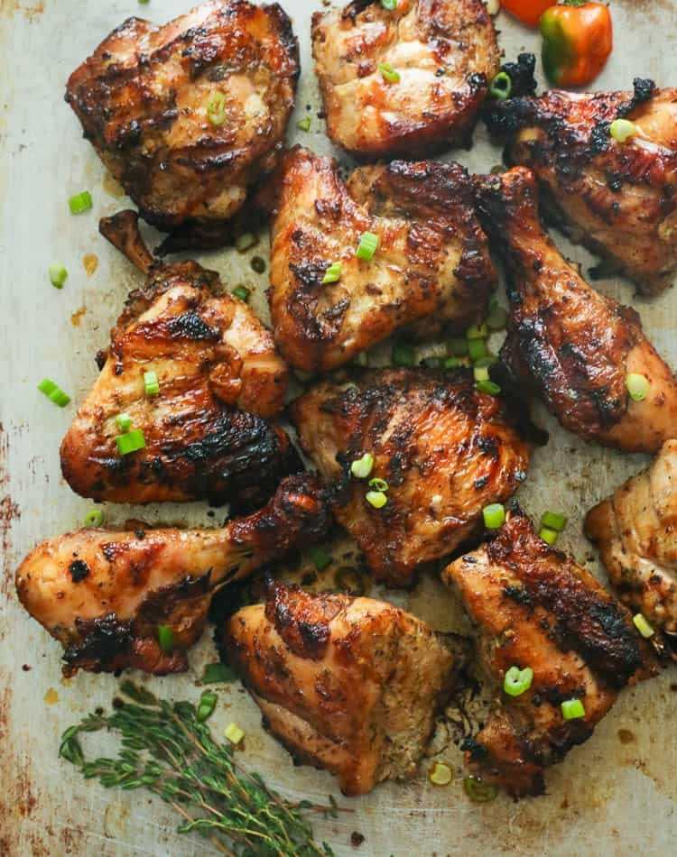 Coaceți pui întreg sau bucăți de pui la cuptor cu sos de chili Jamaica