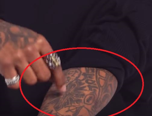 Croce JID con le iniziali dei genitori