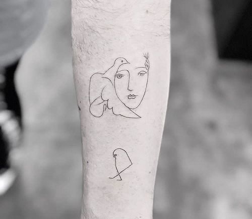 ジョー・ジョナスの女性、birdvabd鳥のタトゥー