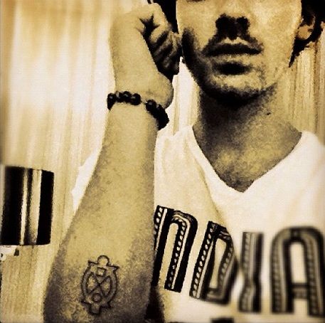 ジョージョナスは私があなたが入れ墨をするのを手伝ってくれる