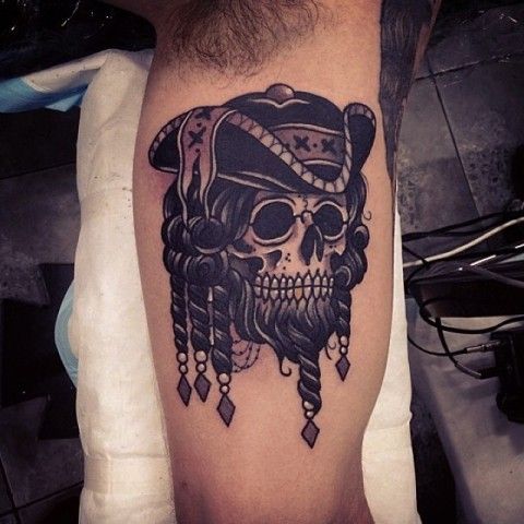 海賊の頭蓋骨-ジョエルスウィフトタトゥー