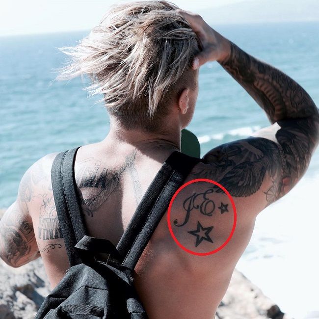 tetovaža z začetnicami imena Johnny Edlind