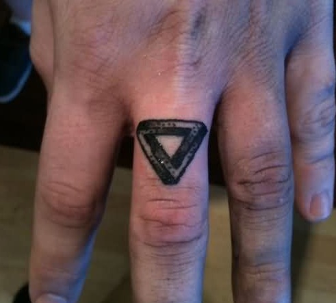 Jojo trikampio tatuiruotė