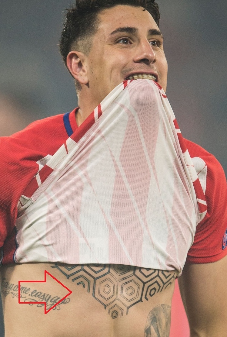 Jose Gimenez Tatuaggio Frontale Calcio Impronte Floreali Tatuaggio