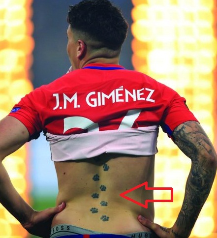 Tatuaggio sulle zampe posteriori di Jose Gimenez