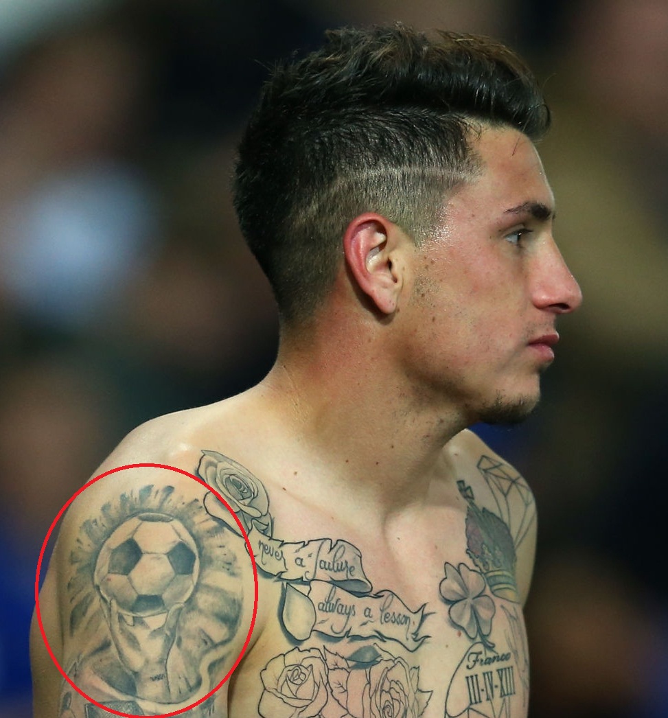 Tatuaggio sulla spalla del braccio destro di Jose Gimenez