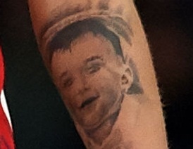 Jose Gimenez braccio sinistro bambino viso tatuaggio