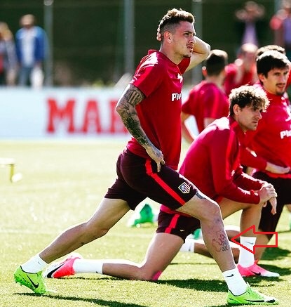 Un tatuaggio sulla gamba destra di Jose Gimenez