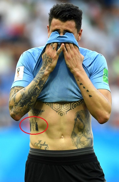 Tatuaggio allo stomaco di Jose Gimenez