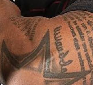 Josef je napisao na bicepsu