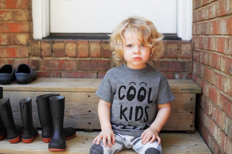 Băieți cu părul creț tunsori reci copii mici de grădiniță