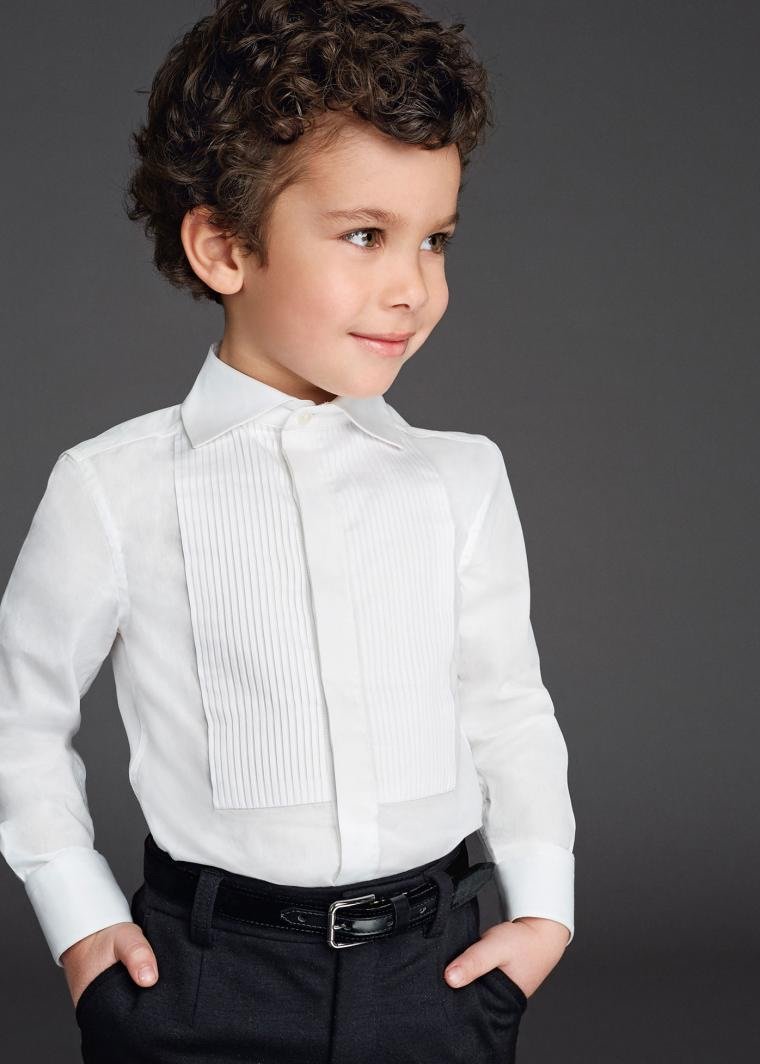 Băieți cu bucle pe jumătate în spate în față