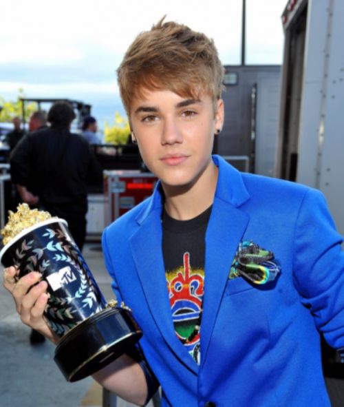 Justino Bieberio ausys pradurtos