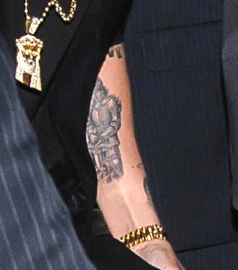 Justin Bieber tatouage chevalier et épée