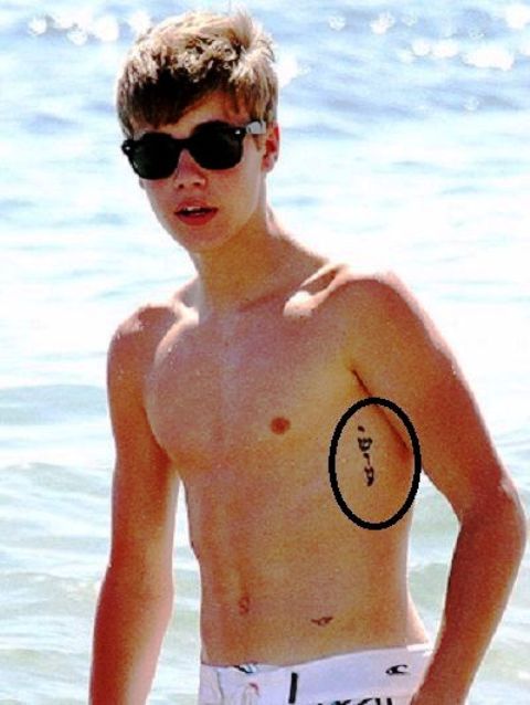 Tatouage de la cage thoracique de Justin Bieber