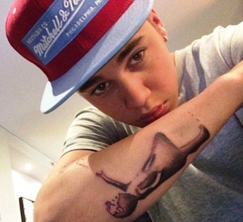 Justin Bieber tatoue la Balloon Girl de Banksy