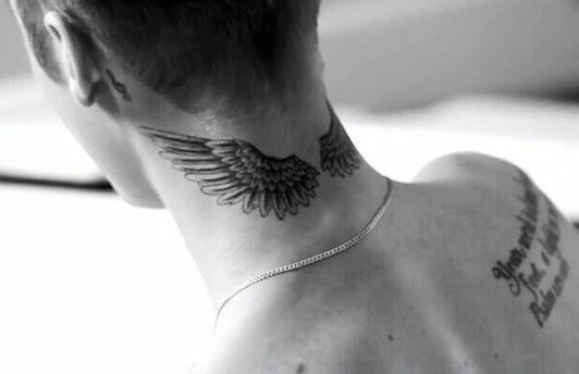 Tatouage Justin Bieber Ailes sur la nuque