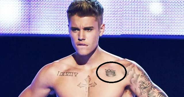 Tatouage de couronne de poitrine de Justin Bieber