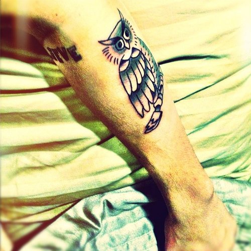 justin-bieber-hibou-tatouage