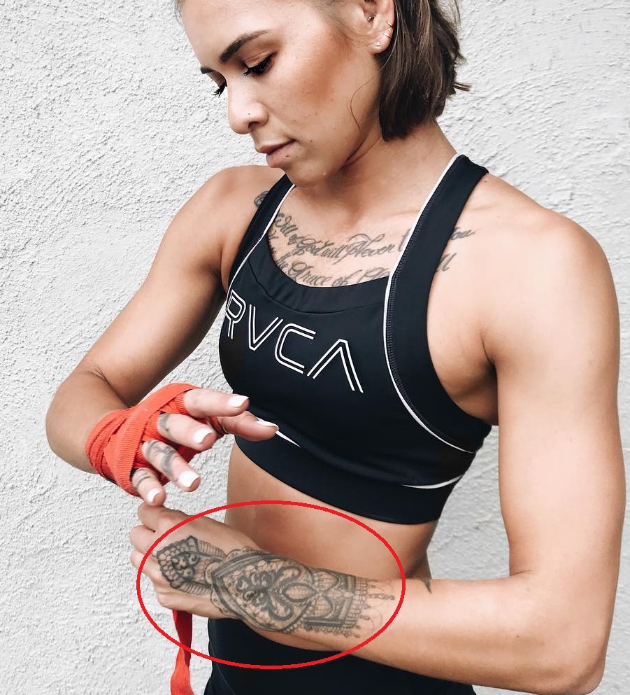 Tatuaggio mano sinistra Kailin Curran