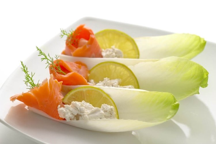 Mâncăruri reci fără gătit Salată de andive cu somon afumat