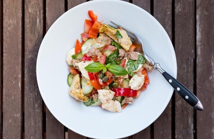 Pregătirea felurilor principale reci Rețetă pentru specialități mediteraneene cu ton