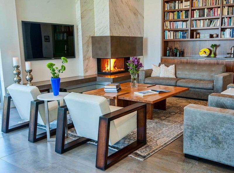 Mobilier camera-semineu-gresie-piatră-naturală-cadru-scaun-din-lemn-gresie Kilim