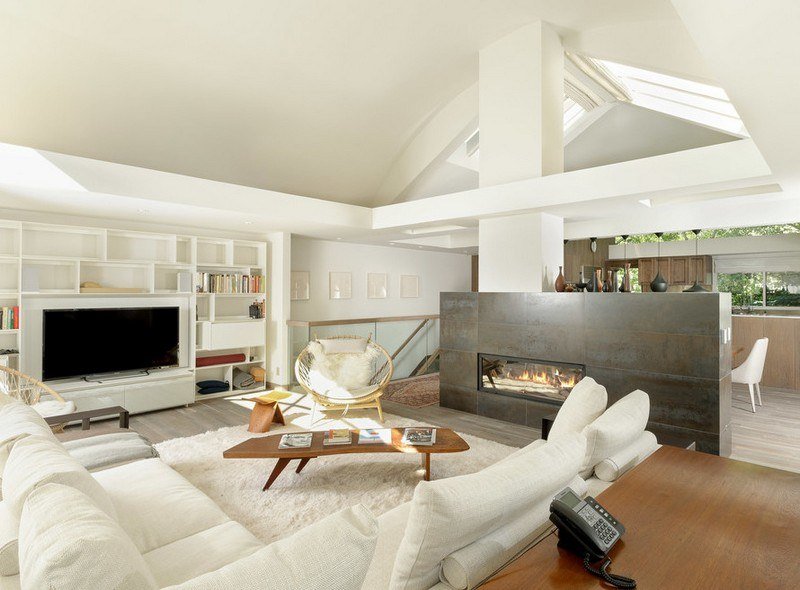 Șemineu-mobilă-cameră-separator-apartament-mansardă modernă