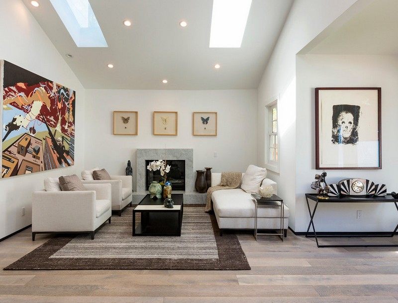 Mobilier-cameră-șemineu-covor-shaggy-maro-bej