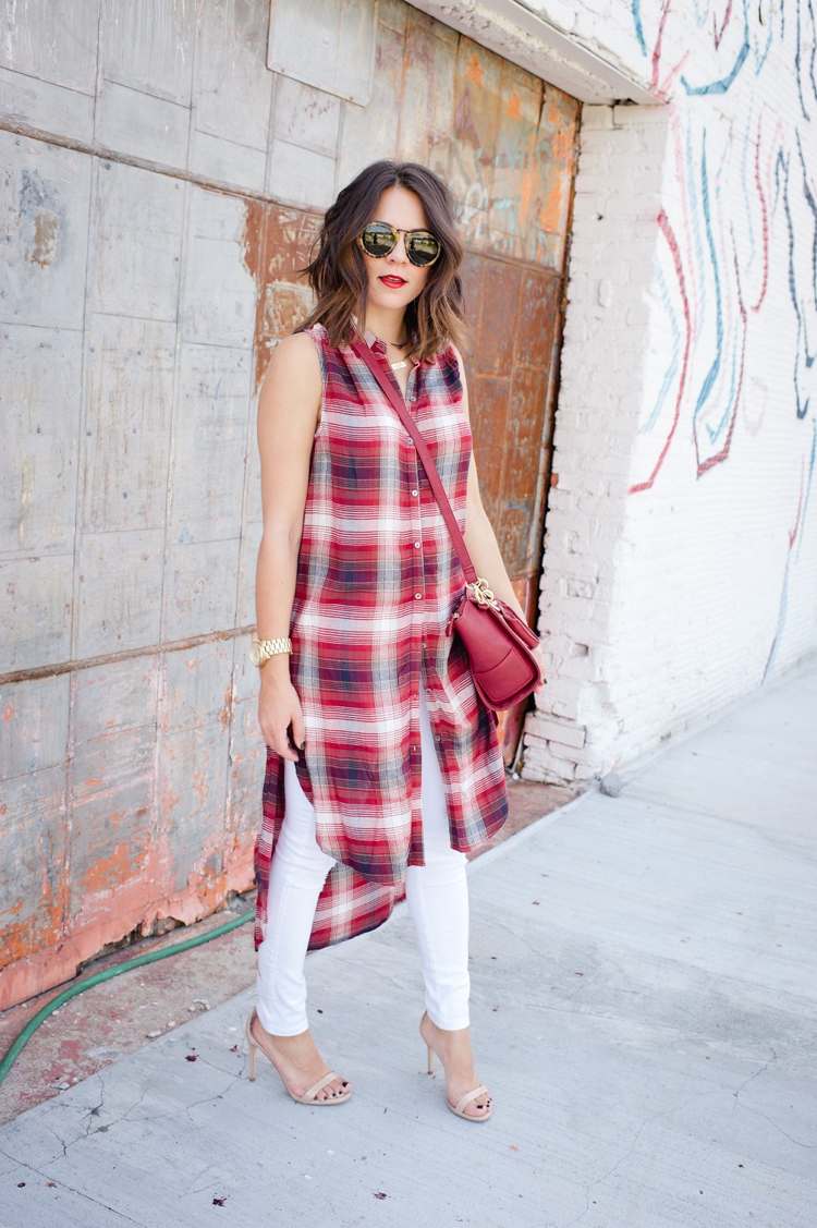 Modă în carouri - bluză de salopetă fără mâneci în roșu-alb-negru Bluză de modă cu carouri-ochelari-de-soare-roșii-lungi-cu-toc