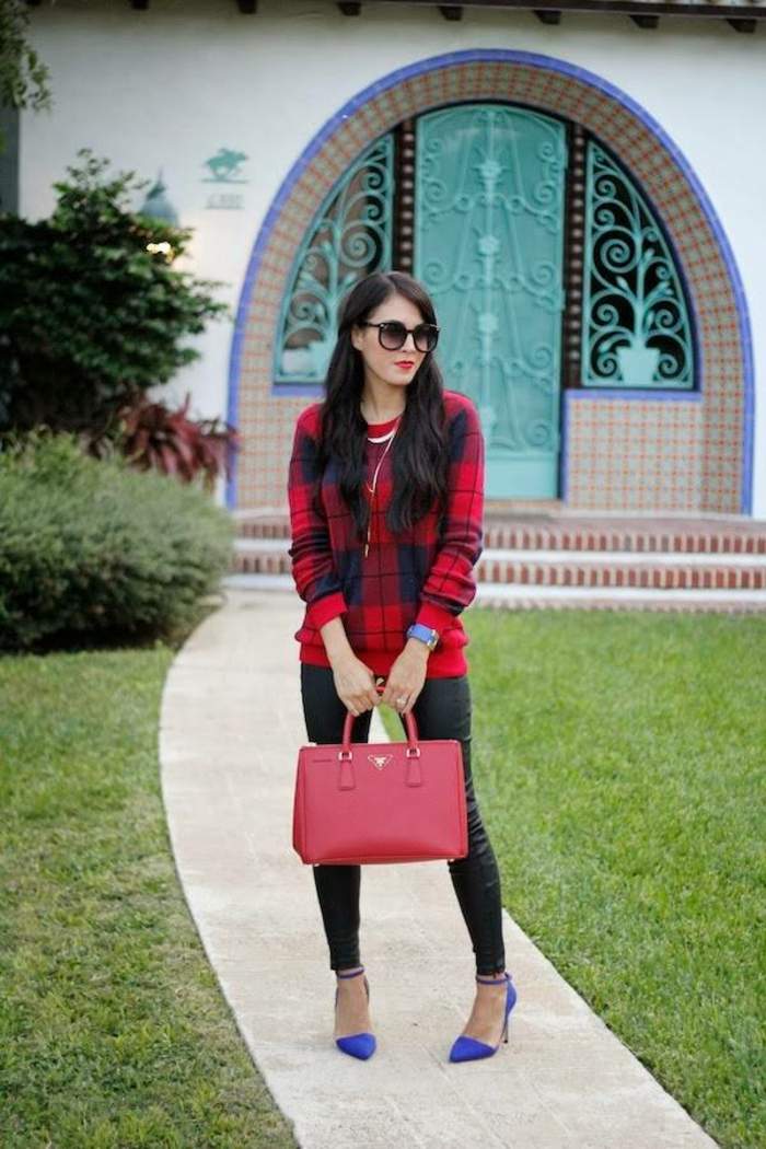 moda în carouri pe pulover cu pantaloni de blugi Cămașă-blugi-cu-buzunar-de-buzunar