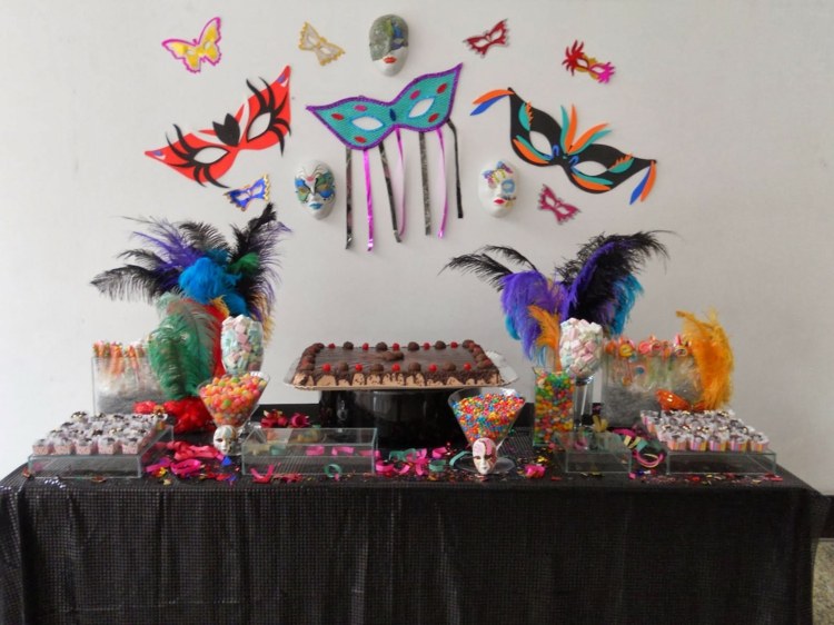 Decor Mardi Gras pentru exterior Decorarea mesei Petrecere în grădină cu mâncare deget Mardi Gras