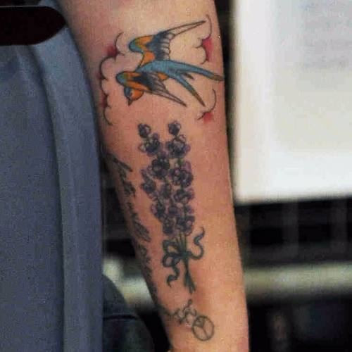 Katie Waissel - tatouage au bras