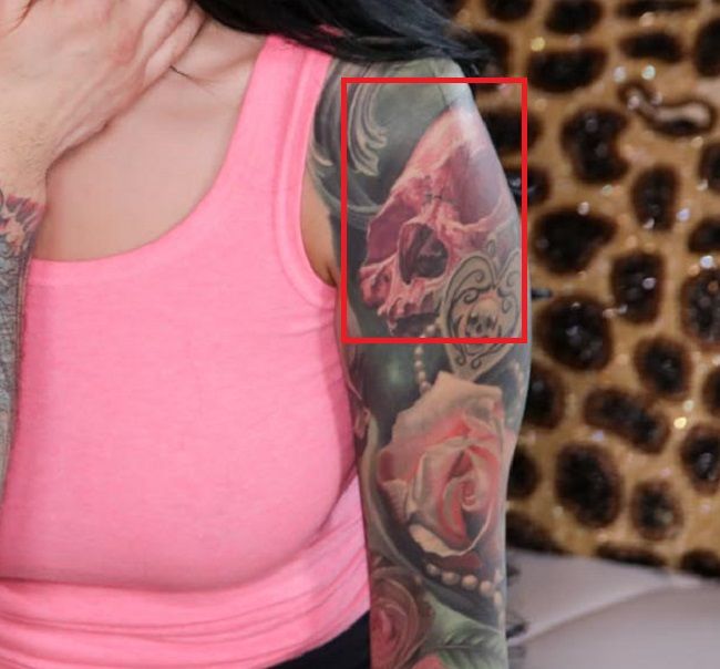 Katrina Jade-Crâne-Tattoo