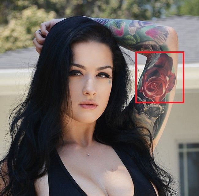 Katrina Jade-Red Rose-tatouage