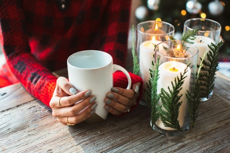 Lumânări de Crăciun - decorați felinarele cu brad sau alte ramuri lumânări pentru crengi de brad de Crăciun - idee rustică omantă