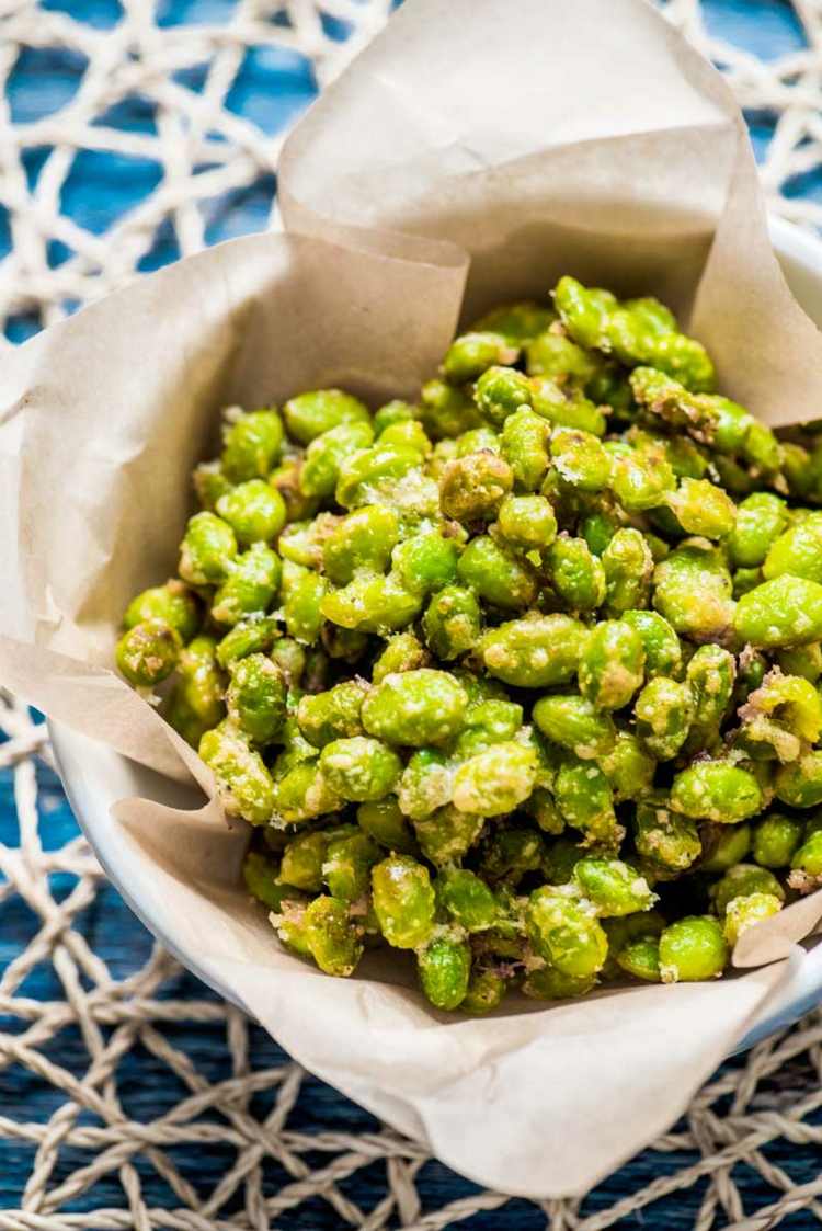 gustările ketogenice cu conținut scăzut de carbohidrați elimină parmezanul edamame