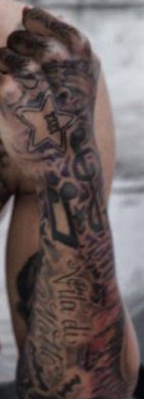 Kid Ink scrittura spagnola tatuaggio