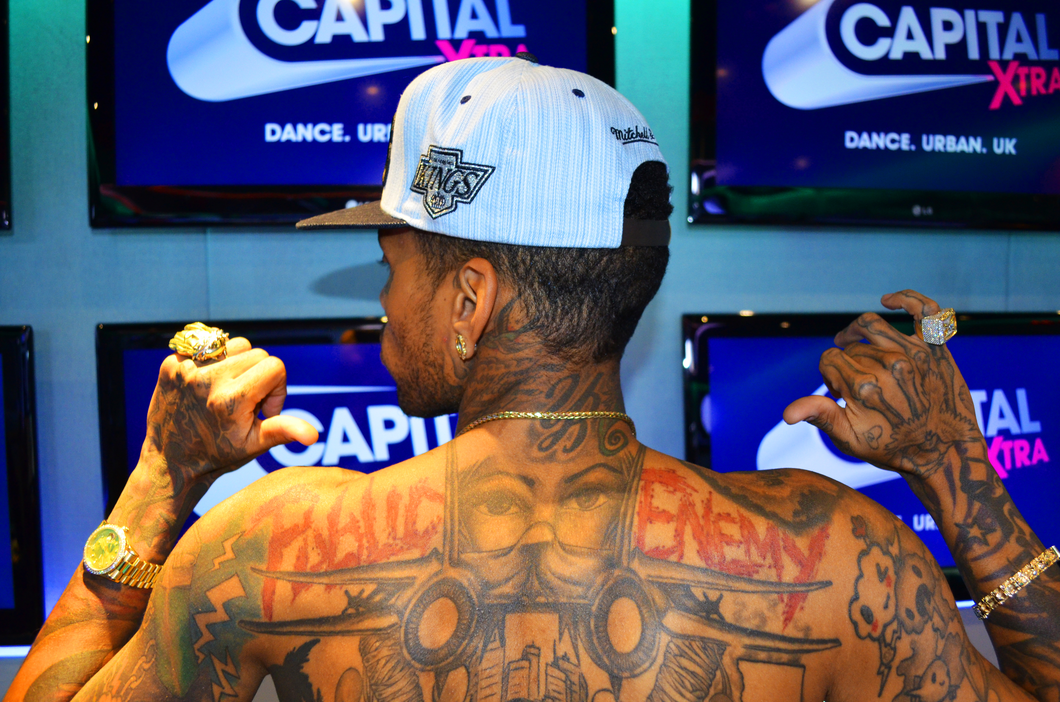 Kid Ink PUBBLICO NEMICO tatuaggio