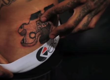 Kid Ink Tattoo sulla vita