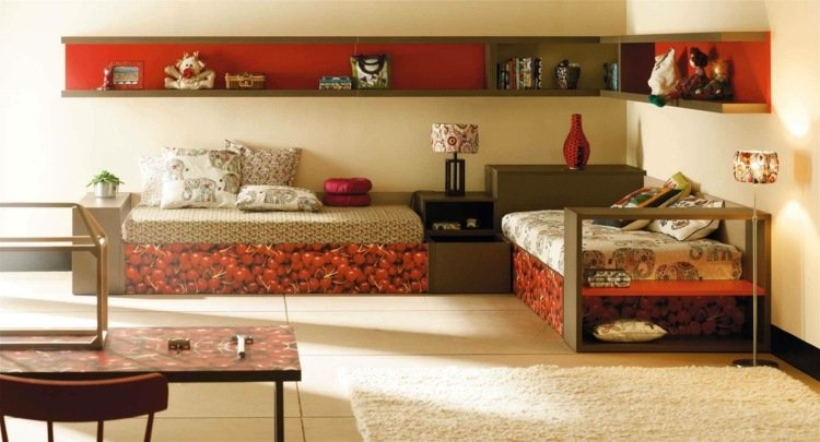 Camera copiilor în galben și portocaliu arată veselă idei de sisteme de rafturi de perete pentru mobilier de grădină elegant